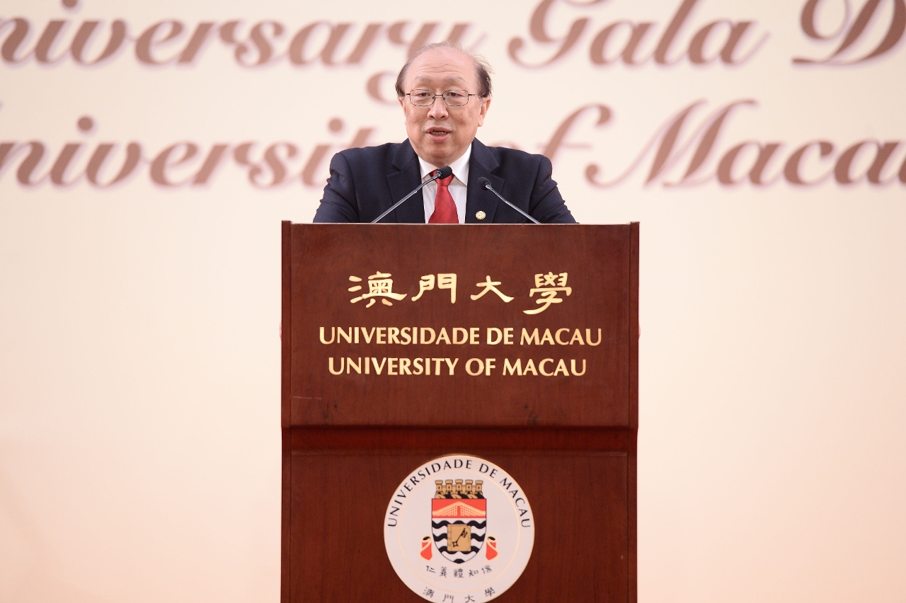 Wei Zhao gives a speech