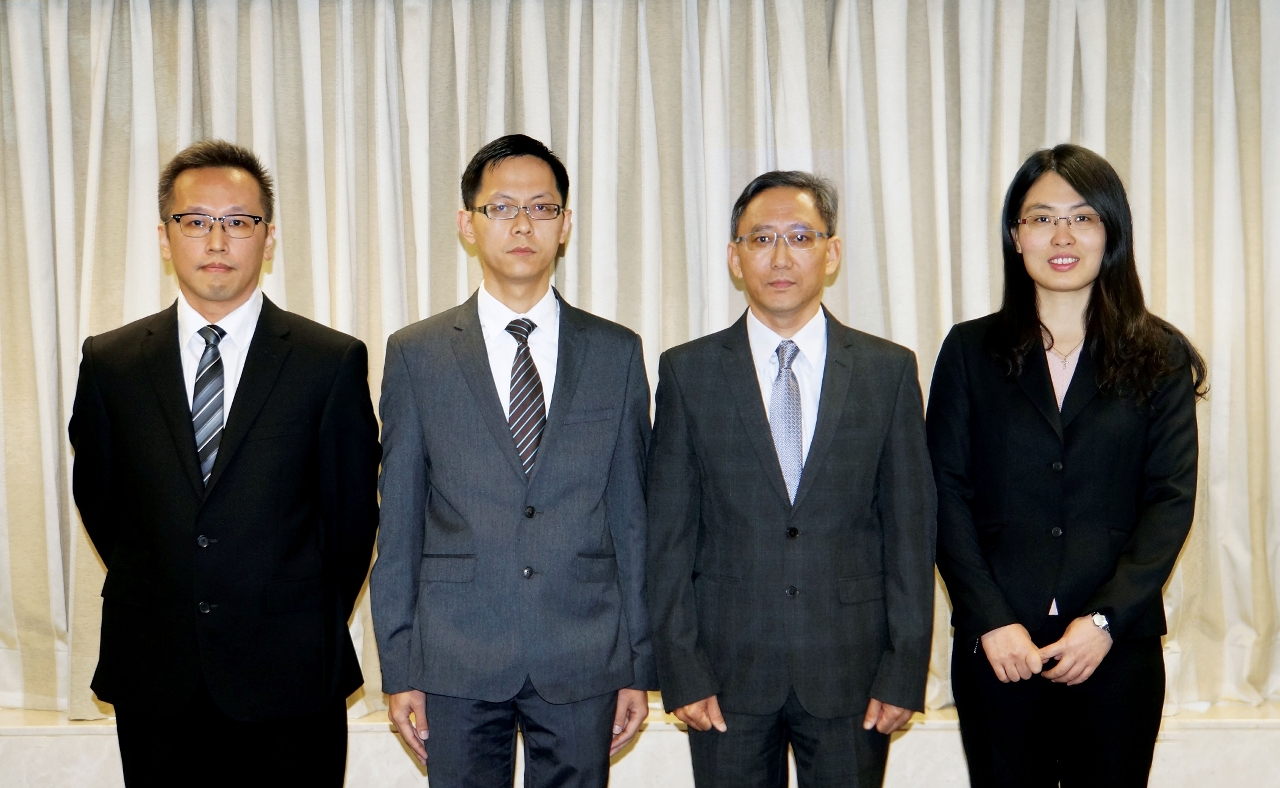 Ng Keng Chung (o segundo do lado esquerdo) e Chow Wai Tak, Peter (o primeiro do lado esquerdo) tomam posse como coordenadores-adjuntos do GIT