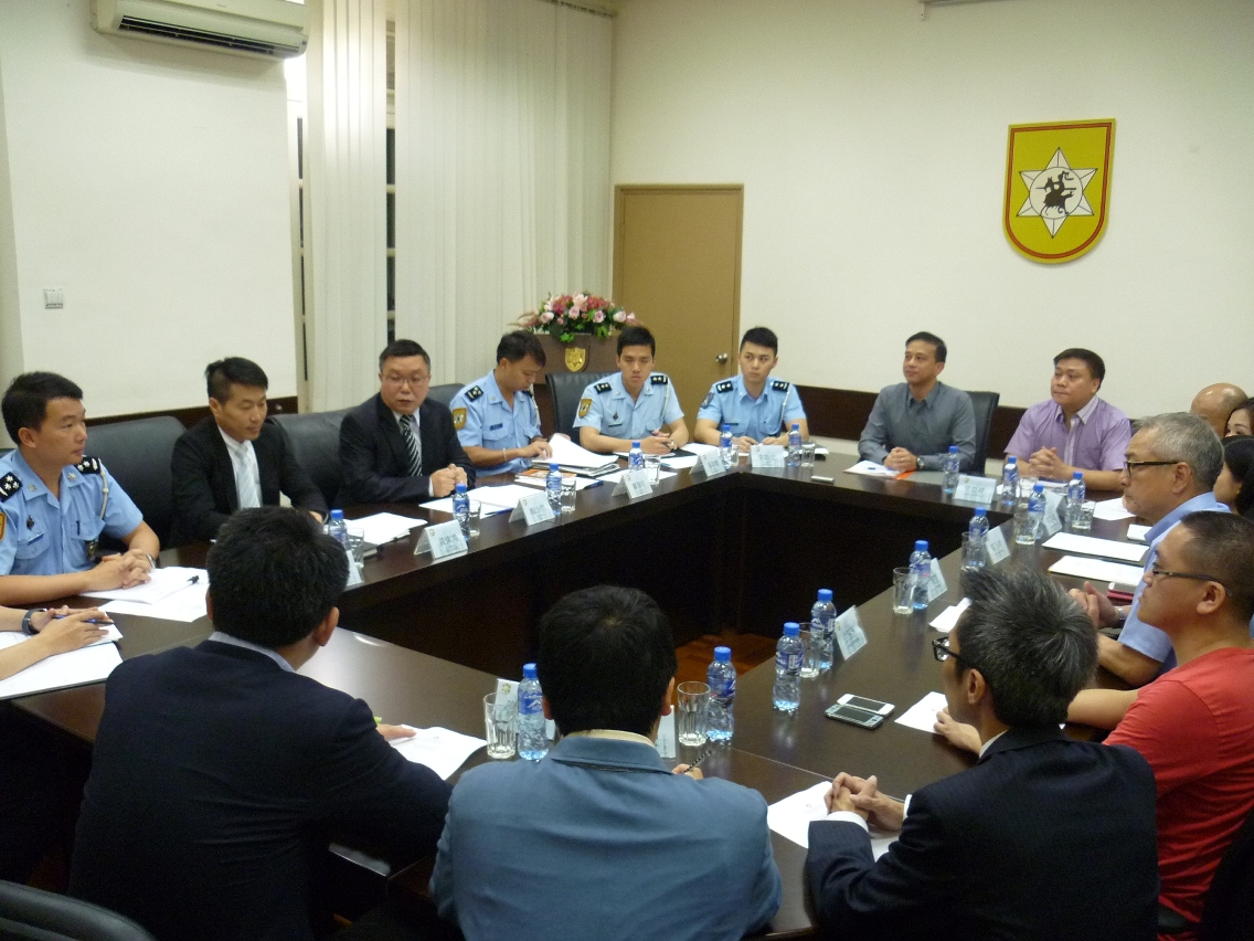 專題小組與治安警察局就打擊的士違規行為作交流
