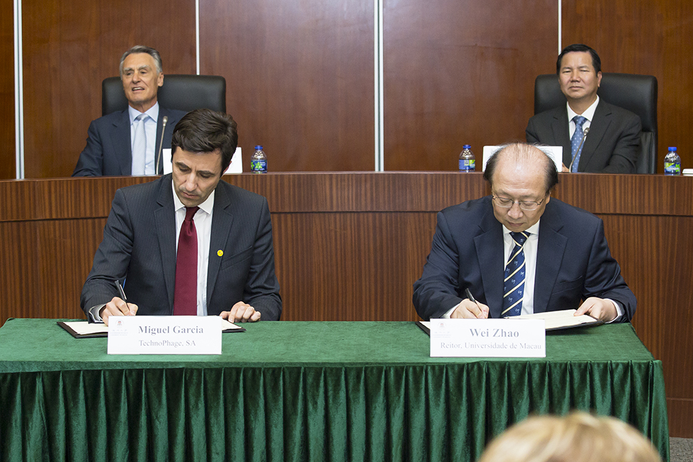 Assinatura do protocolo de cooperação entre a UM e a empresa portuguesa TechnoPhage