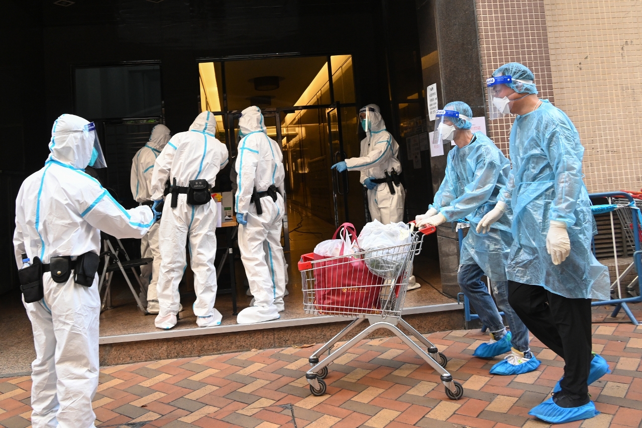 特區政府持續組織非前線公務人員到紅碼封控區協助維生支援工作