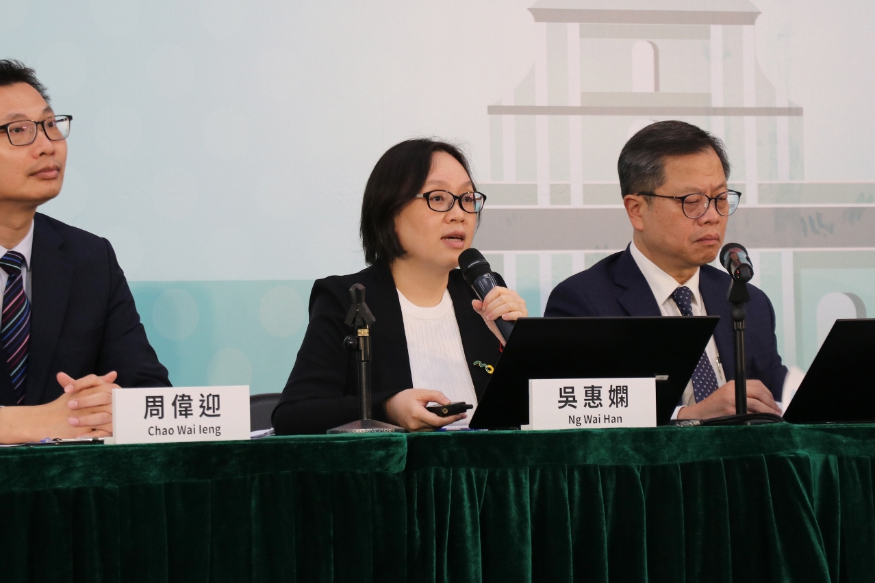 A Directora dos Serviços de Administração e Função Pública de Macau, Ng Wai Han, fez uma apresentação aos residentes de Macau sobre o método de criação do “Código para Passagens Fronteiriças”, os seus requisitos aplicáveis e a forma de utilização