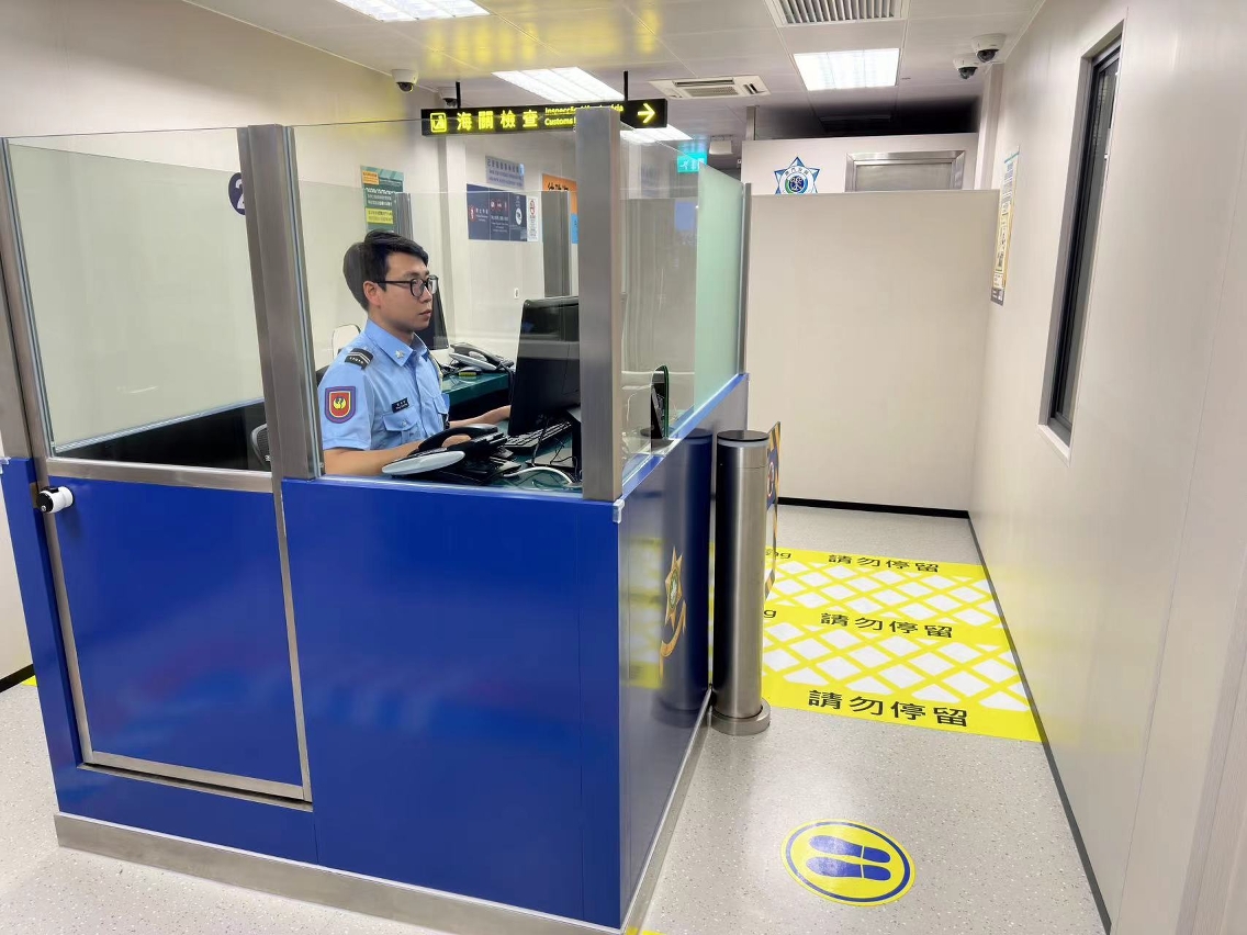 港珠澳大橋澳門口岸出境隨車人員驗放廳於9月23日啟用(圖四)