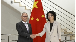 The Chief Executive, Mr Sam Hou Fai, meets with China's Permanent Representative and Ambassador Extraordinary and Plenipotentiary to the World Trade Organization, Ms Li Yongjie, in Geneva, Switzerland.