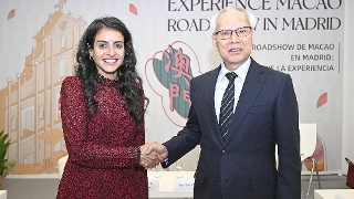 Chefe do Executivo, Sam Hou Fai, em Espanha, onde  se reúne com a secretária-geral da Organização Mundial do Turismo das Nações Unidas, Shaikha Al Nuwais.