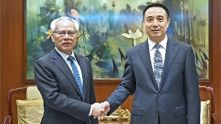 The Chief Executive, Mr Sam Hou Fai, meets with the Head of the Chinese Mission to the European Union and Ambassador Extraordinary and Plenipotentiary, Mr Cai Run, in Brussels, Belgium.