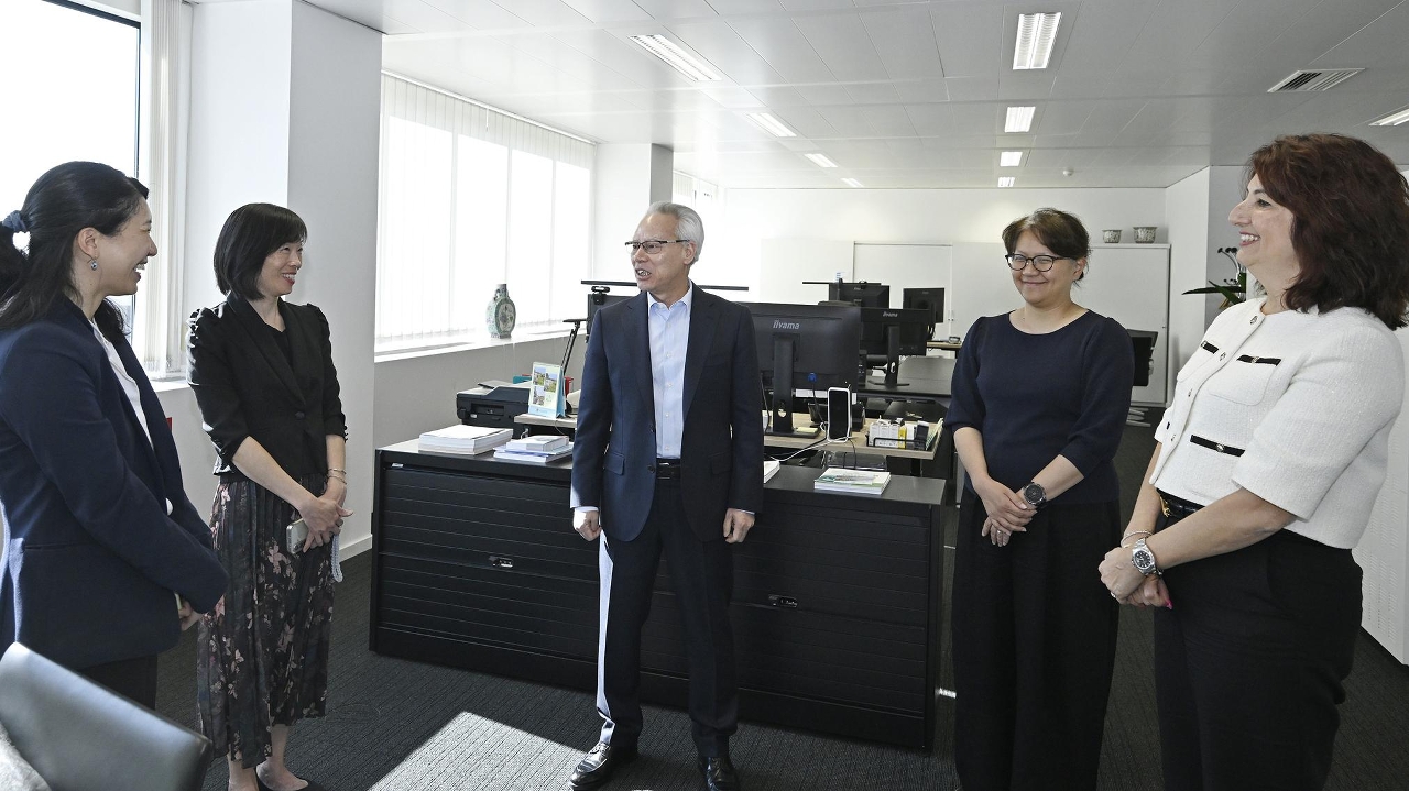 行政長官岑浩輝視察澳門駐布魯塞爾歐盟經濟貿易辦事處。
