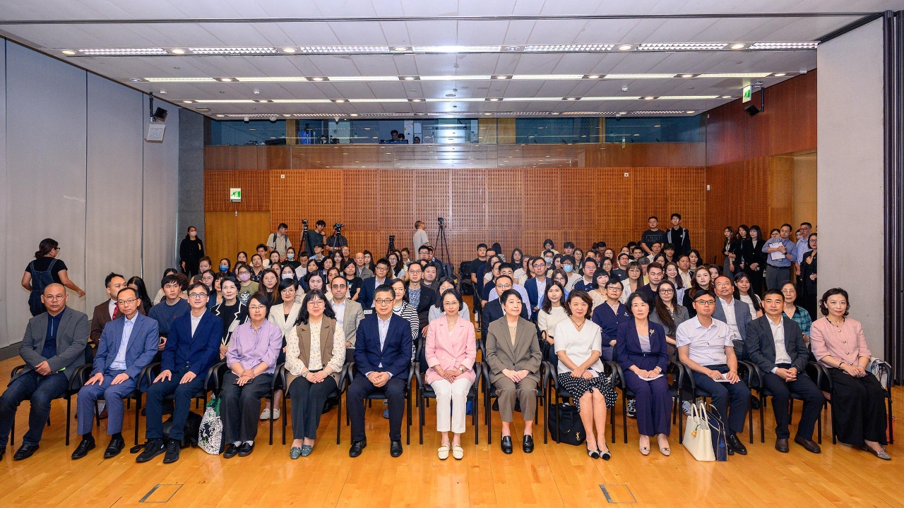 社會文化司司長柯嵐出席“開卷澳門．2026 全民閱讀活動周”系列活動 ：“澳門青年讀書會” -《共讀：從灣區到世界》。