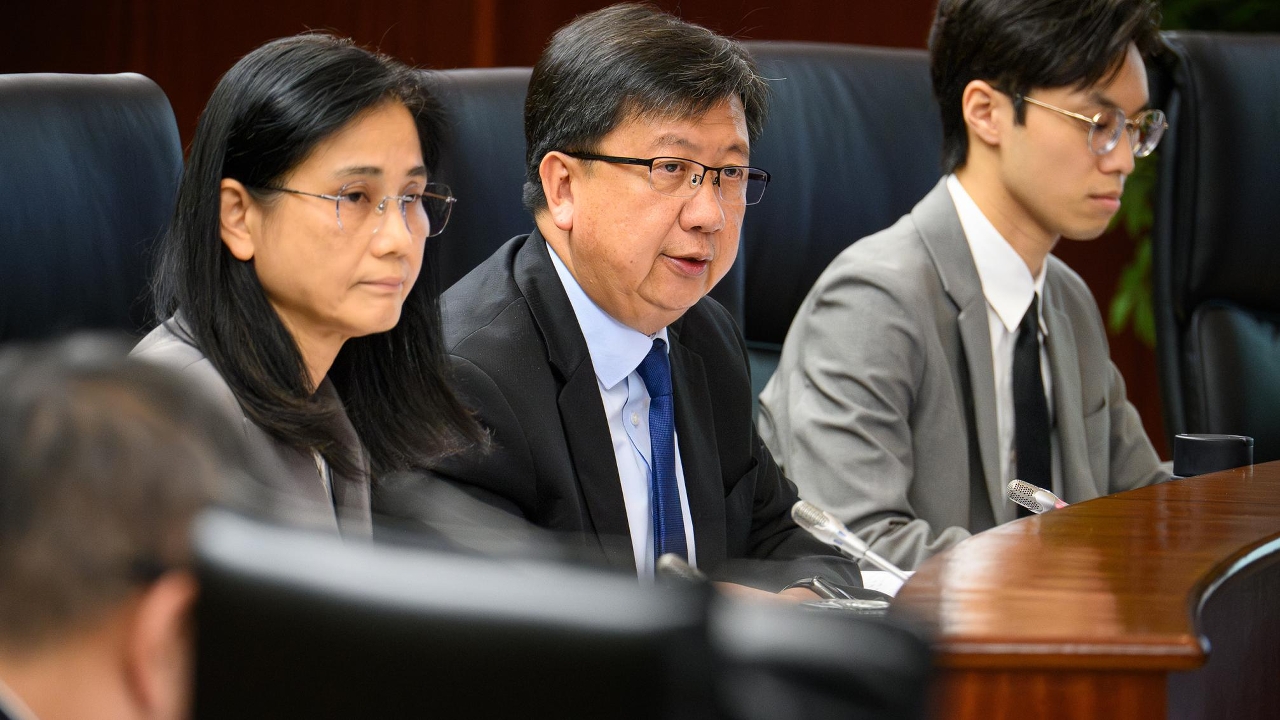 The Secretary for Transport and Public Works, Mr Tam Vai Man, attends a plenary session of the Legislative Assembly, which holds a first reading and a vote on law on the Use of Maritime Areas, and a second reading and a vote on the bill to amend Law No. 14/2021 Urban Building Legal System.