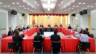 行政法务司司长黄少泽代表行政长官出席社会协调常设委员会全体会议。