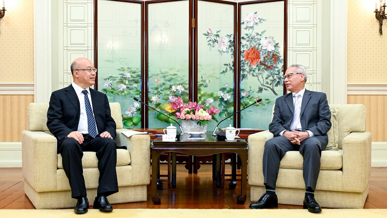 行政長官岑浩輝與河北省省長王正譜會面。