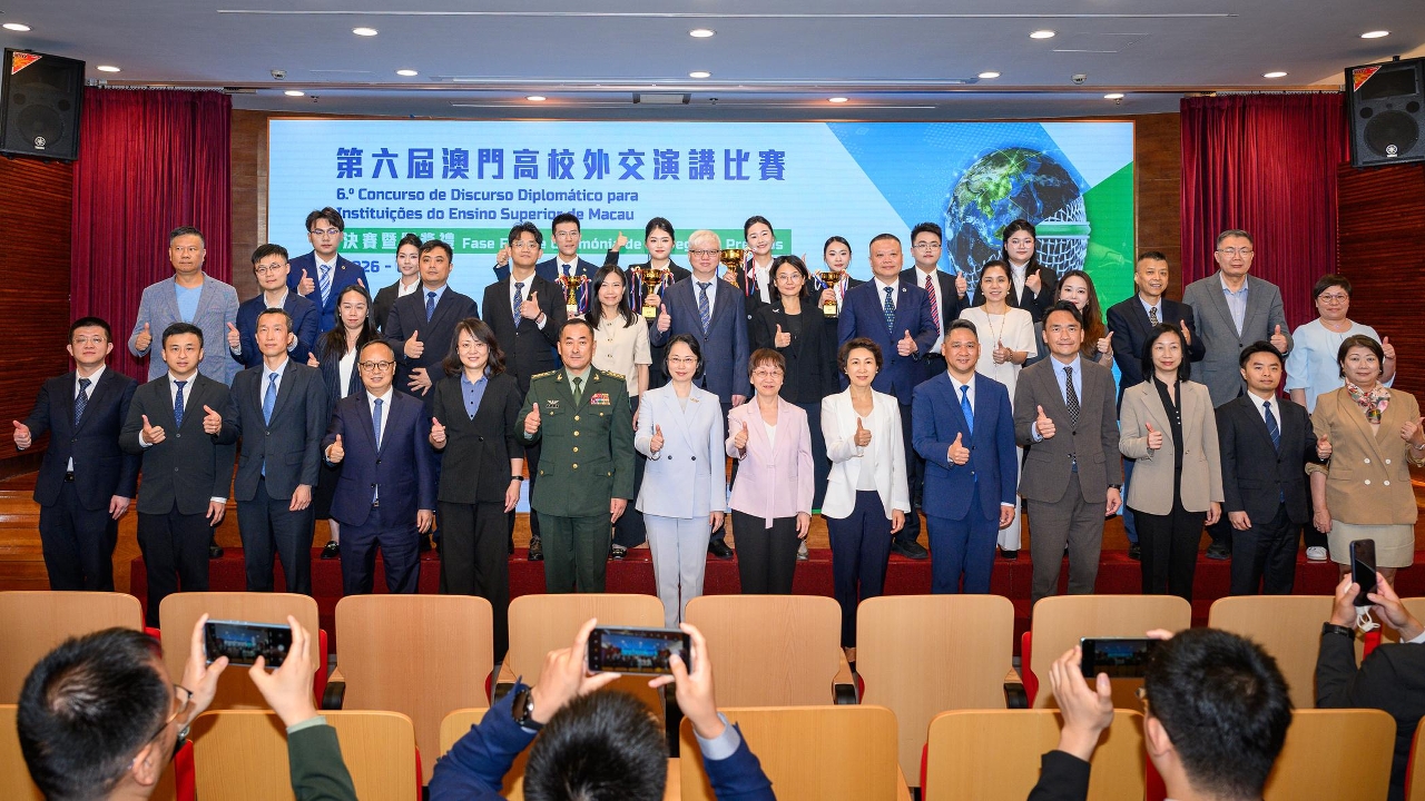 Secretária para os Assuntos Sociais e Cultura, O Lam, na fase final e cerimónia de entrega de prémios do 6º Concurso de Discurso Diplomático para Instituições do Ensino Superior de Macau.
