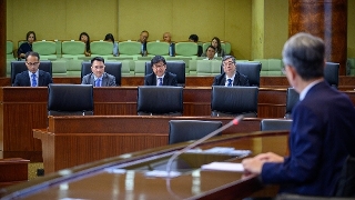 Secretário para os Transportes e Obras Públicas, Tam Vai Man, na reunião plenária da Assembleia Legislativa para responder às interpelações orais apresentadas pelos deputados.