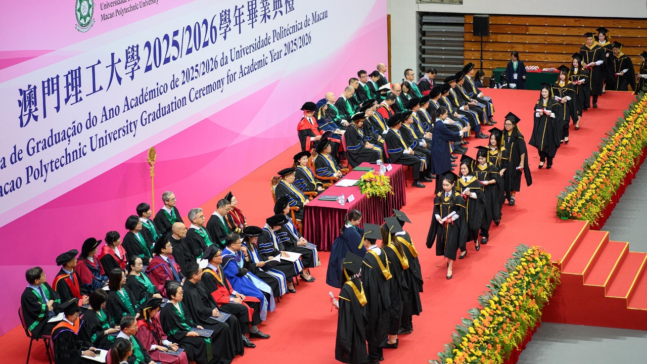 Secretária para os Assuntos Sociais e Cultura, O Lam, em representação do Chefe do Executivo, na cerimónia de graduação do ano académico de 2025/2026 da Universidade Politécnica de Macau.