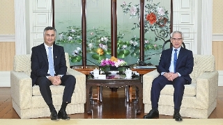 Chefe do Executivo, Sam Hou Fai, reúne-se com o ministro da Educação, Ciência e Inovação de Portugal, Fernando Alexandre.