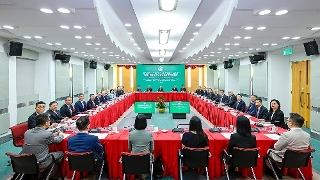 特區政府舉行2027年《施政報告》座談會 - 澳區全國政協及澳區省級政協委員專場，行政長官岑浩輝就編製明年施政報告聽取與會委員的意見建議。