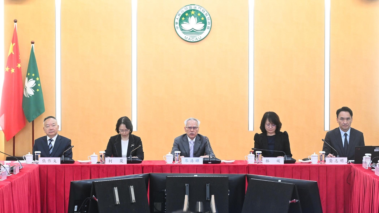 行政長官岑浩輝主持人才發展委員會2026年度第一次平常全體會議。