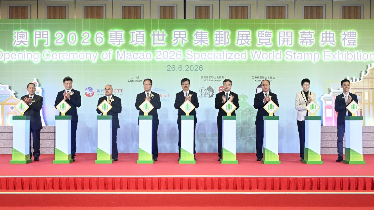Secretário para os Transportes e Obras Públicas, Tam Vai Man, em representação do Chefe do Executivo, na cerimónia de abertura da “Exposição Mundial de Filatelia Especializada, Macau 2026”.