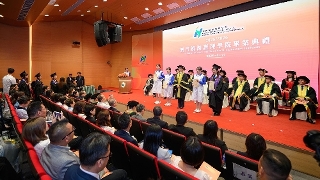 社会文化司司长柯岚出席澳门镜湖护理学院2025/2026年度毕业典礼。