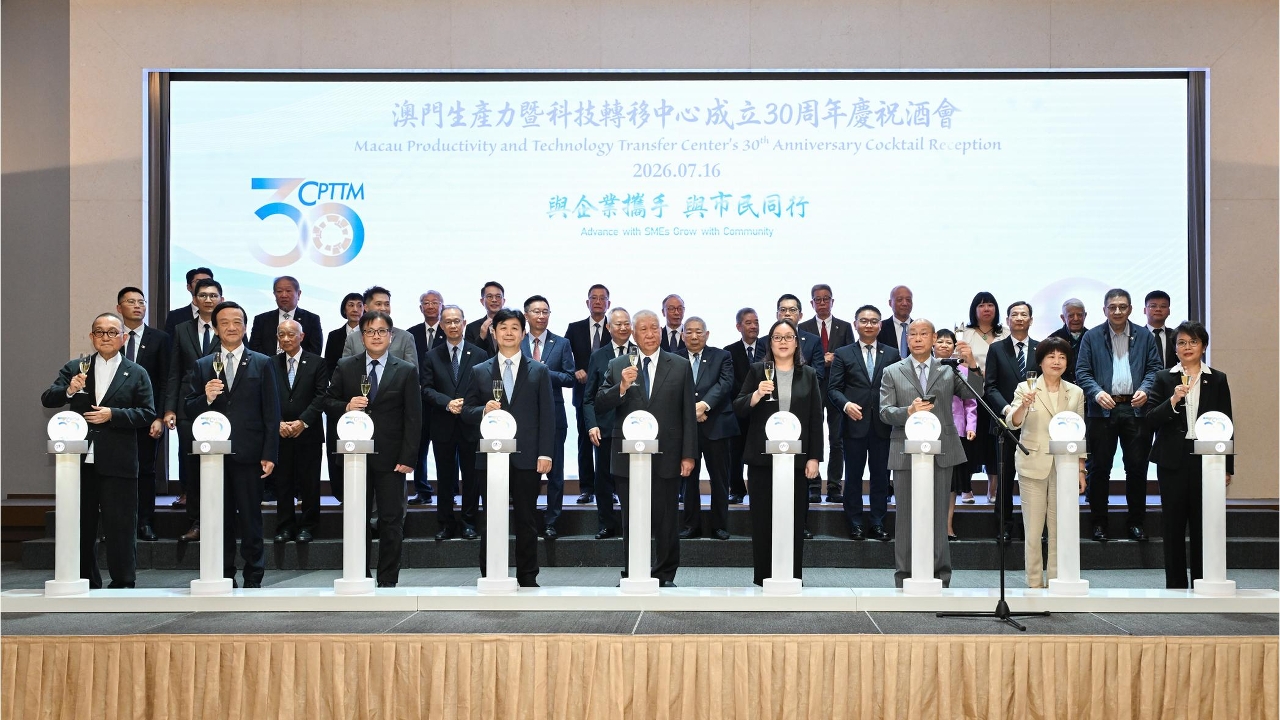 The Secretary for Economy and Finance, Ms Ng Wai Han, attends a reception in celebration of the 30th anniversary of the Macau Productivity and Technology Transfer Center.