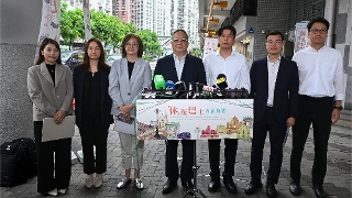 政府跨部門代表向傳媒介紹“「休」遊巴士．社區探趣”第二階段的升級優化內容。