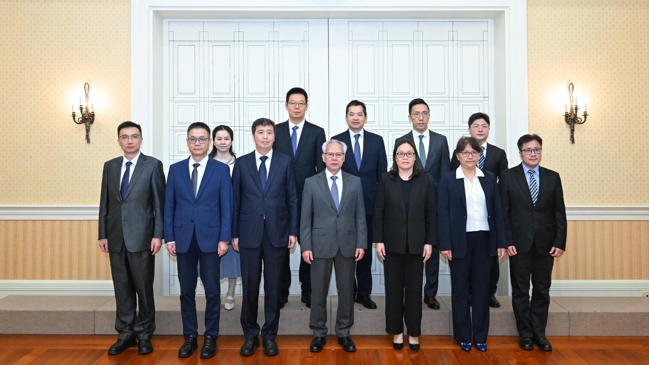 行政長官岑浩輝與工業和信息化部副部長熊繼軍一行會面。
