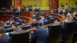 Secretário para a Administração e Justiça, Wong Sio Chak, na reunião plenária da Assembleia Legislativa para responder às interpelações orais apresentadas pelos deputados.