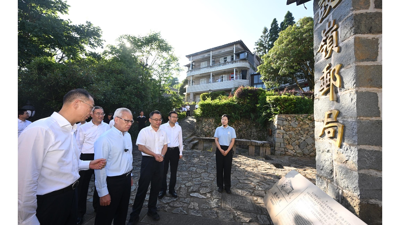 行政長官岑浩輝在福州市考察調研，到訪鼓嶺了解該區的生態旅遊發展。