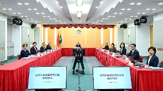 The Chief Executive, Mr Sam Hou Fai, chairs a meeting of the leading group on public administration reform.
