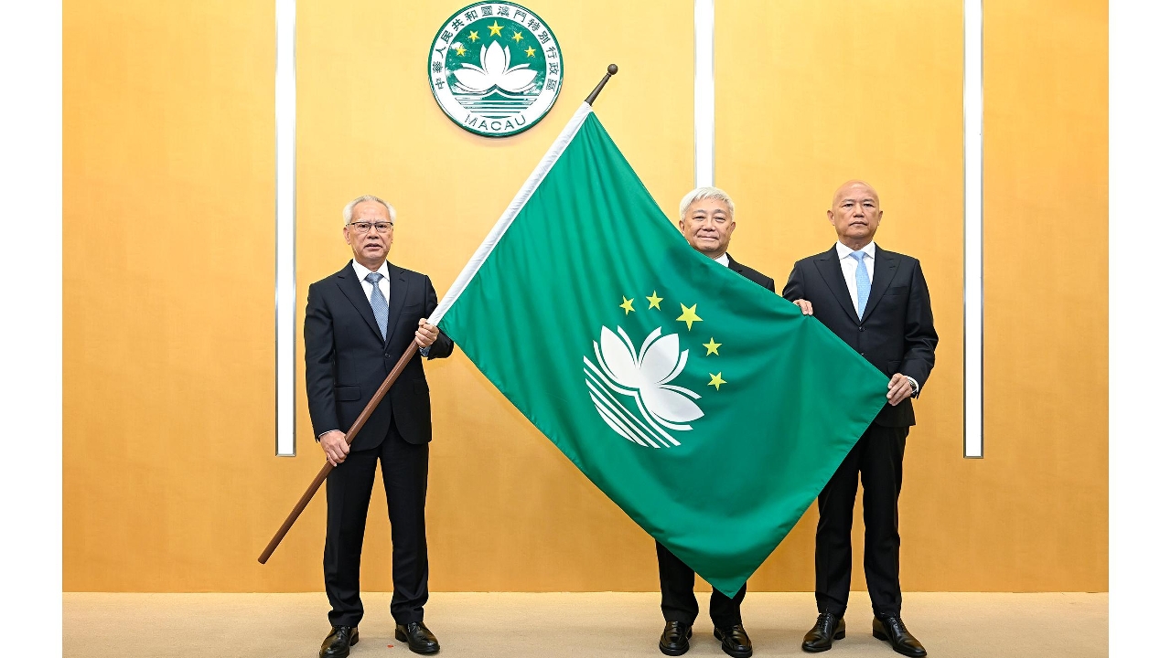 行政長官岑浩輝主持“第二十屆亞洲運動會” 及“第五屆亞洲殘疾人運動會”- 中國澳門體育代表團授旗儀式。
