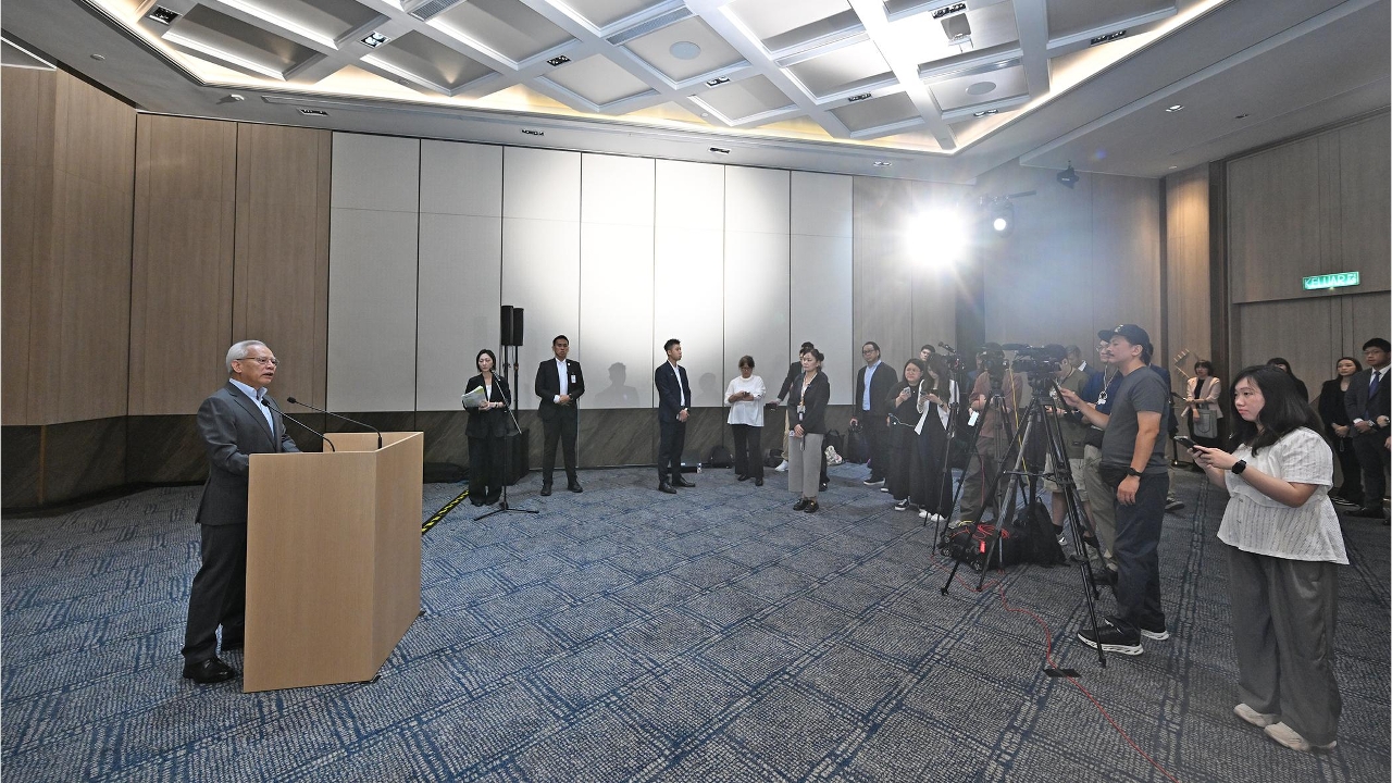 行政長官岑浩輝在吉隆坡向傳媒總結東南亞三國訪問行程。