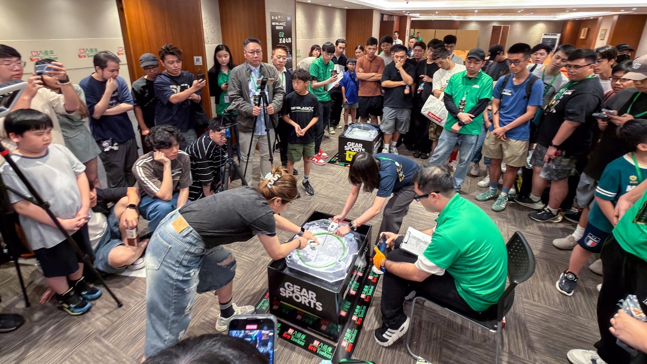 A spinning-top comeback! (Photos: Pedro Kong)