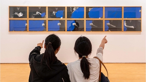 O corpo como arte, segundo Helena Almeida