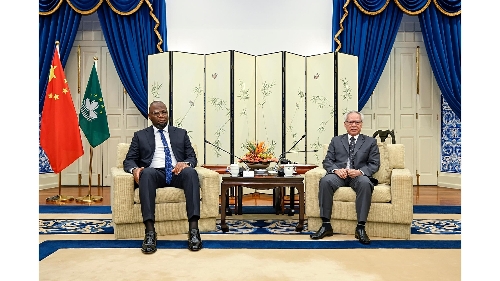 Chefe do Executivo reúne-se com a delegação da Assembleia-Geral da União das Cidades Capitais de Língua Portuguesa