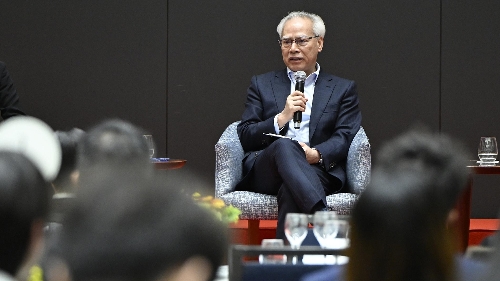 岑浩辉与在葡澳生会面交流
特区政府支持学生发展　冀学成回澳后大展所长