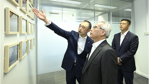 岑浩辉到访葡萄牙中资企业协会
与在葡中资企业及澳门企业代表交流