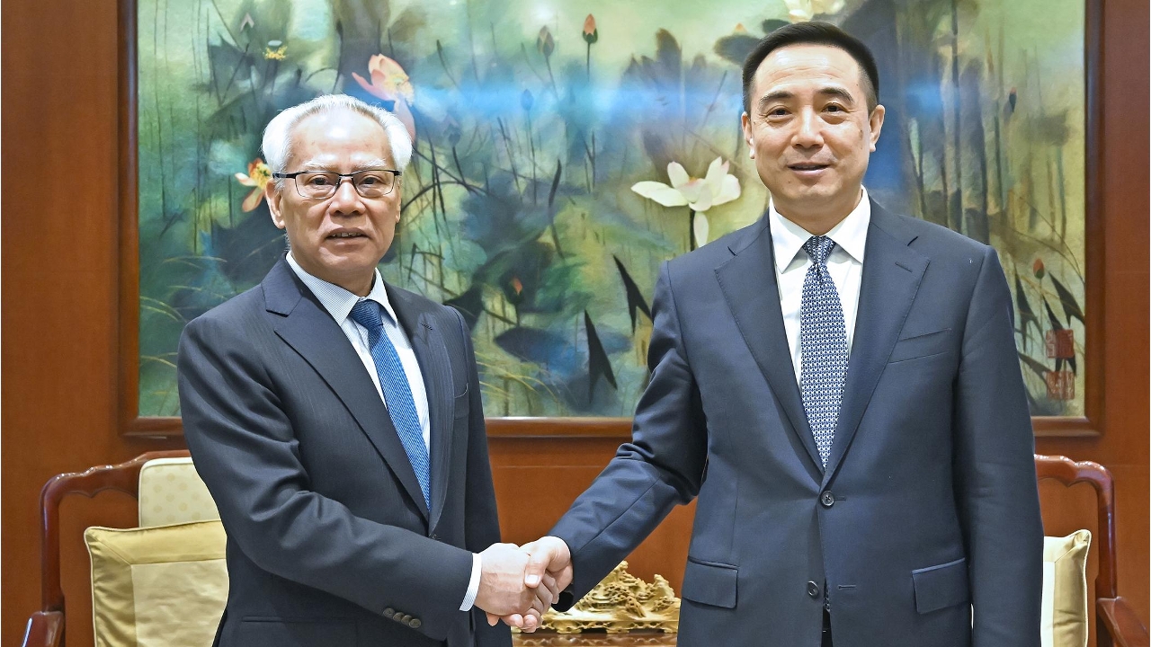 行政長官岑浩輝與中國駐歐盟使團團長蔡潤會面