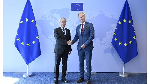 Chefe do Executivo reúne-se com o secretário-geral adjunto do Serviço Europeu para a Acção Externa da União Europeia