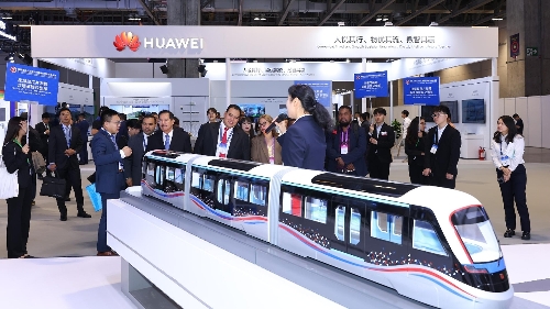 Strengthening Macao’s Role as “Precise Connector”: IIICF Organises First-Ever Visit to Co-operation Zone for a Number of Guests from Spanish-Speaking Countries and others