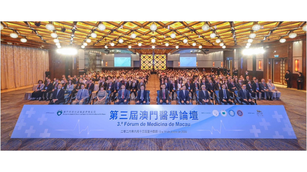 Inauguração do 3.º Fórum de Medicina de Macau Foram inaugurados simultaneamente o "Centro de Formação em Emergência Médica" e o "Centro de Acidente Vascular Cerebral" para reforçar o sistema de tratamento de casos urgentes e graves