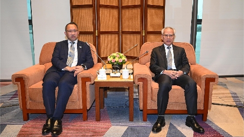 Chefe do Executivo teve encontro com diretor-executivo do Secretariado da APEC