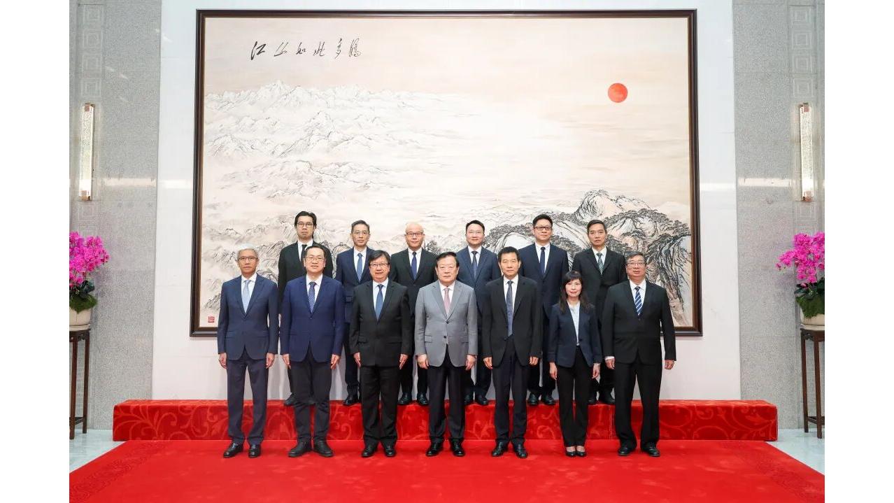 夏寶龍在京會見譚偉文一行