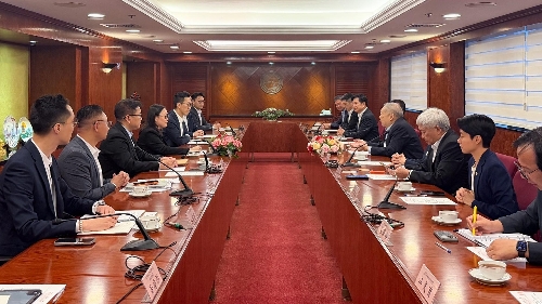 经济财政司司长率团队落区走访各社团 凝聚共识推进经济民生各项工作
