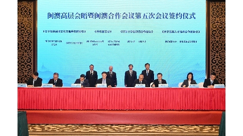 澳大校長訪問福州高校並與華大簽署合作協議