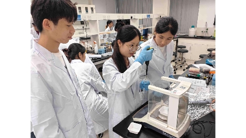 澳大健康科學夏令營吸引澳門中學生探索生命科學