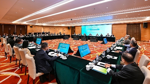《社团法律制度》公开咨询举行澳区全国人大代表和澳区全国政协委员专场咨询会