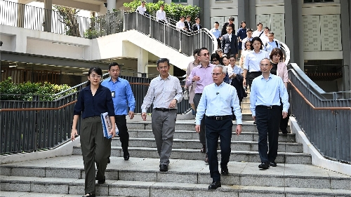 CE tours urban renewal site and tourism facilities as part of Singapore visit