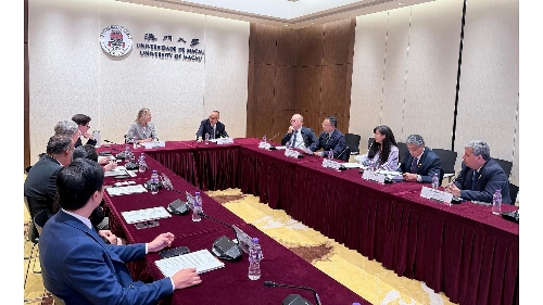 拉丁美洲管理学院理事会主席访澳大