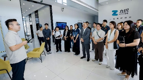 经科局组青创业界访江苏 深化两地合作机遇