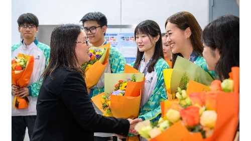 第48屆世界技能大賽中國澳門代表團凱旋回澳 經濟財政司司長吳惠嫻冀青年選手發揚敢於挑戰、追求卓越精神